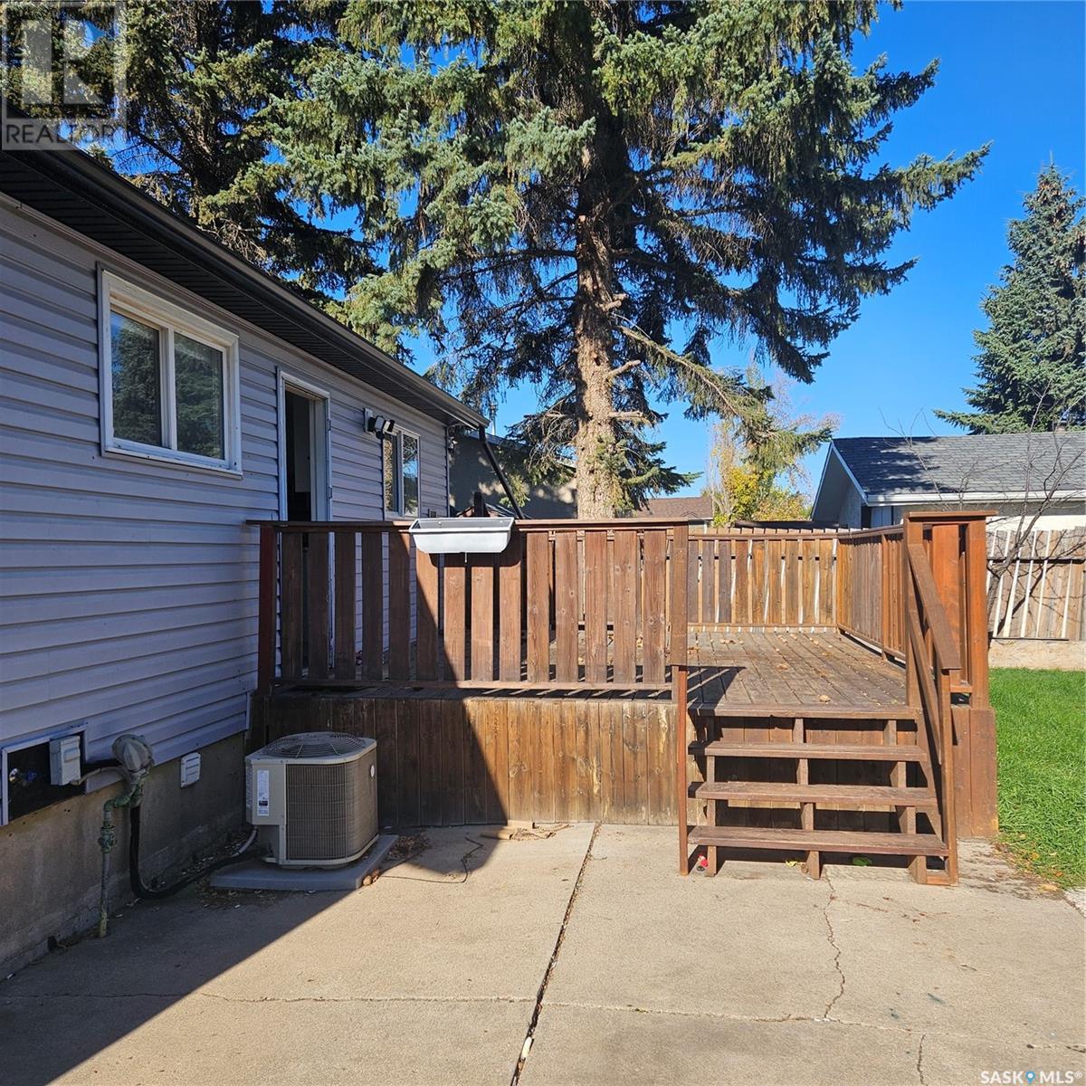 942 Confederation Drive, Saskatoon, Saskatchewan  S7L 4K5 - Photo 2 - SK987811