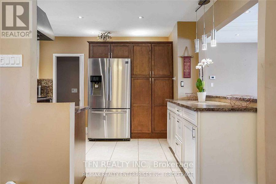 Upper - 1810 South Sheridan Way, Mississauga, Ontario  L5J 2M2 - Photo 6 - W10416399