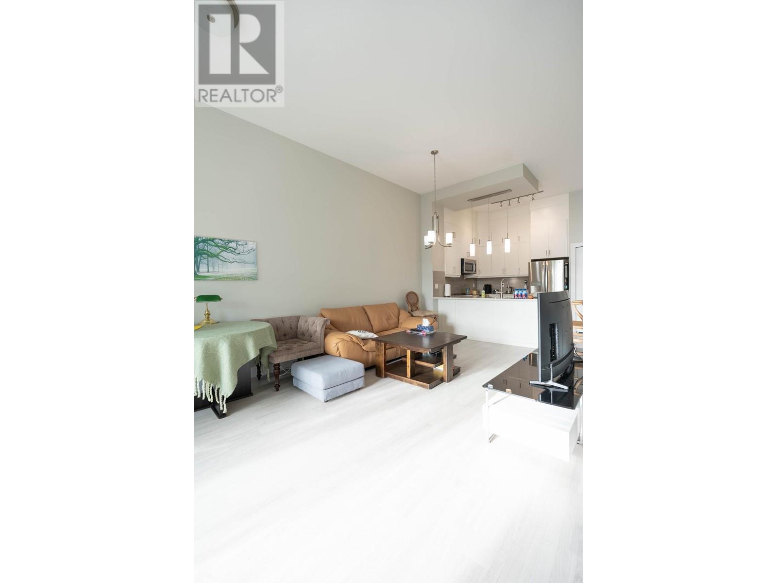 114 3525 Chandler Street, Coquitlam, British Columbia  V3E 0L9 - Photo 3 - R2941953