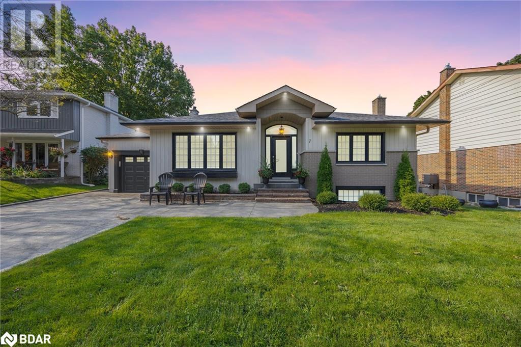 7 HOWARD Crescent, Barrie, Ontario