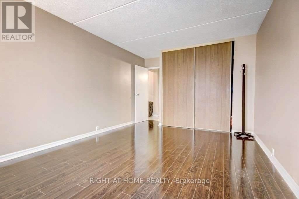 Property at 1006 - 2 GLAMORGAN AVENUE image 5