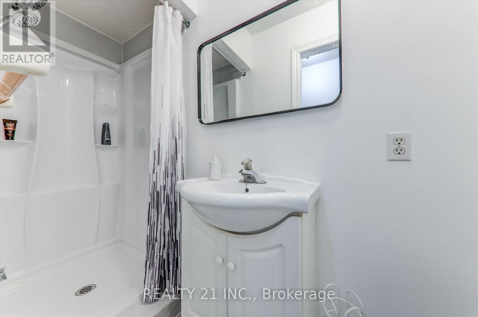 2 Newport AvenueToronto (Oakridge), Ontario  M1L 1H8 - Photo 15 - E10416564