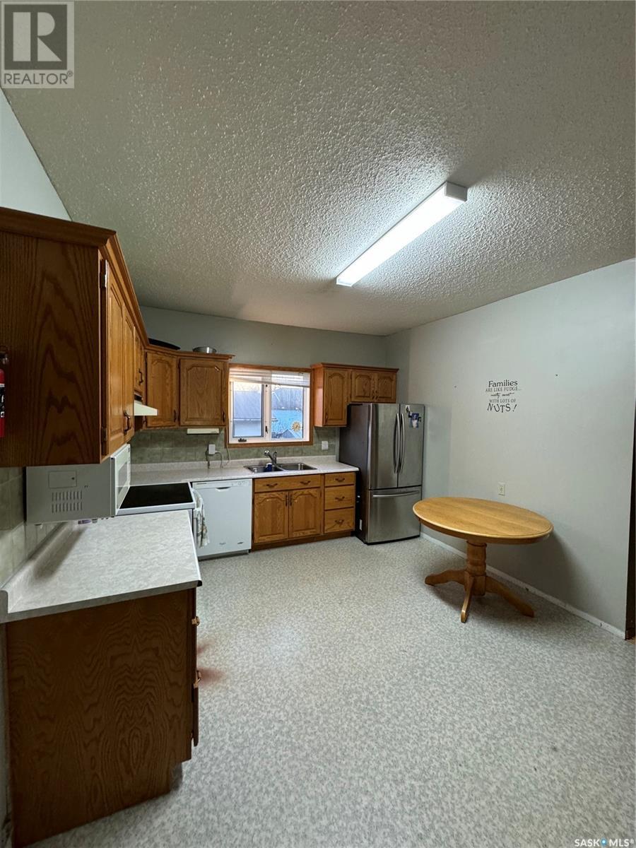 202 Hudson Street, Hudson Bay, Saskatchewan  S0E 0Y0 - Photo 4 - SK987897