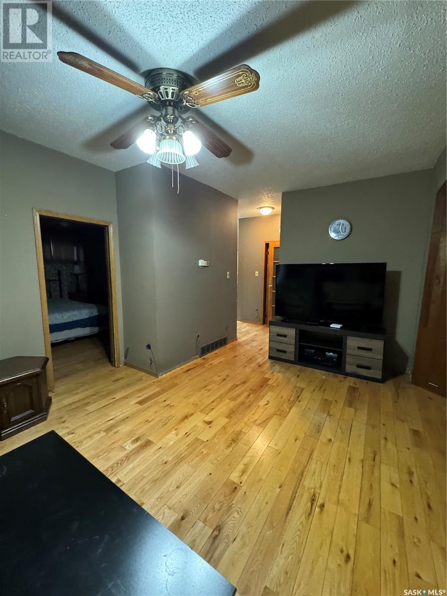 202 Hudson Street, Hudson Bay, Saskatchewan  S0E 0Y0 - Photo 9 - SK987897