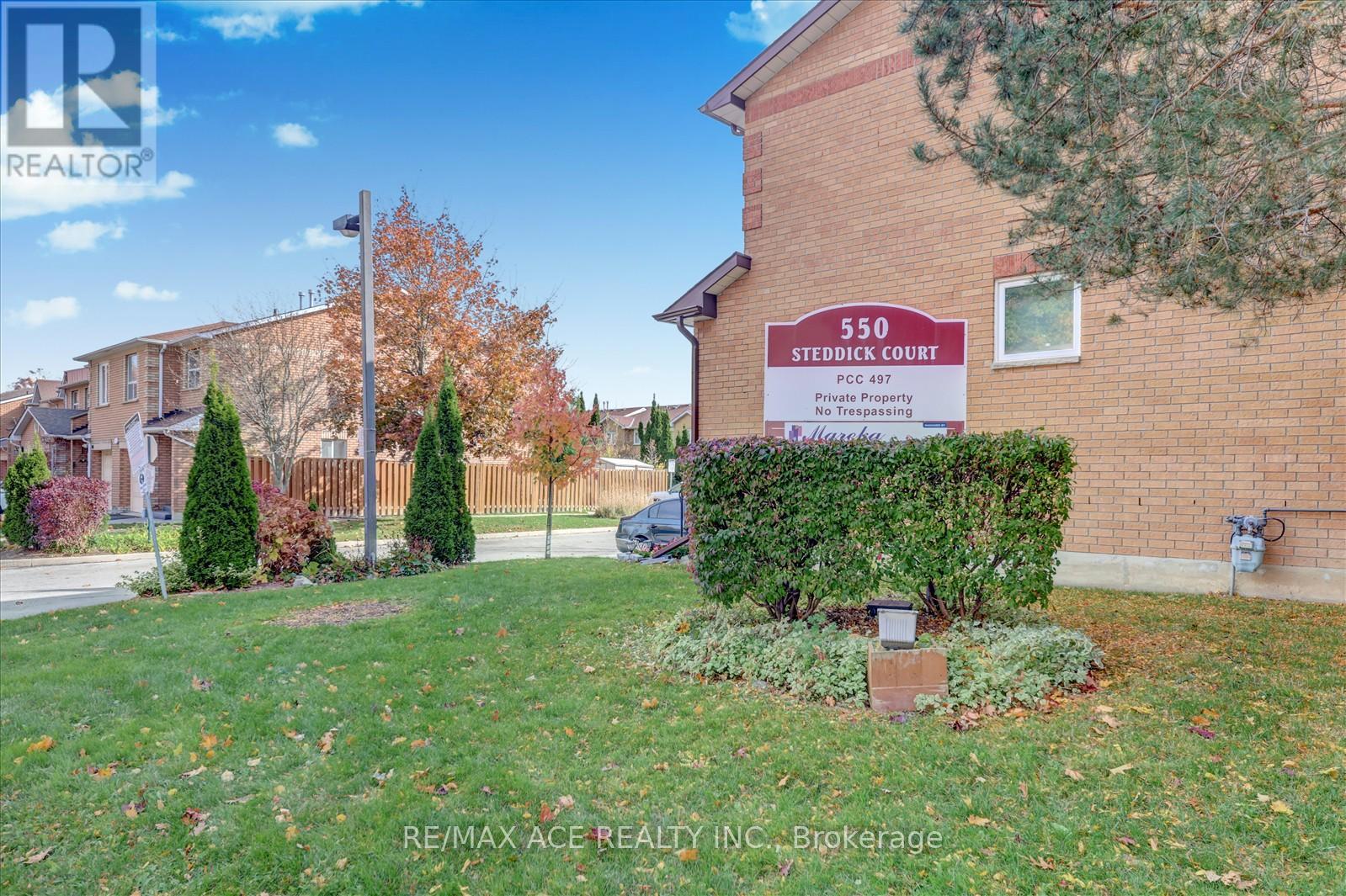 18 - 550 Steddick Court, Mississauga, Ontario  L5R 3S8 - Photo 2 - W10406005