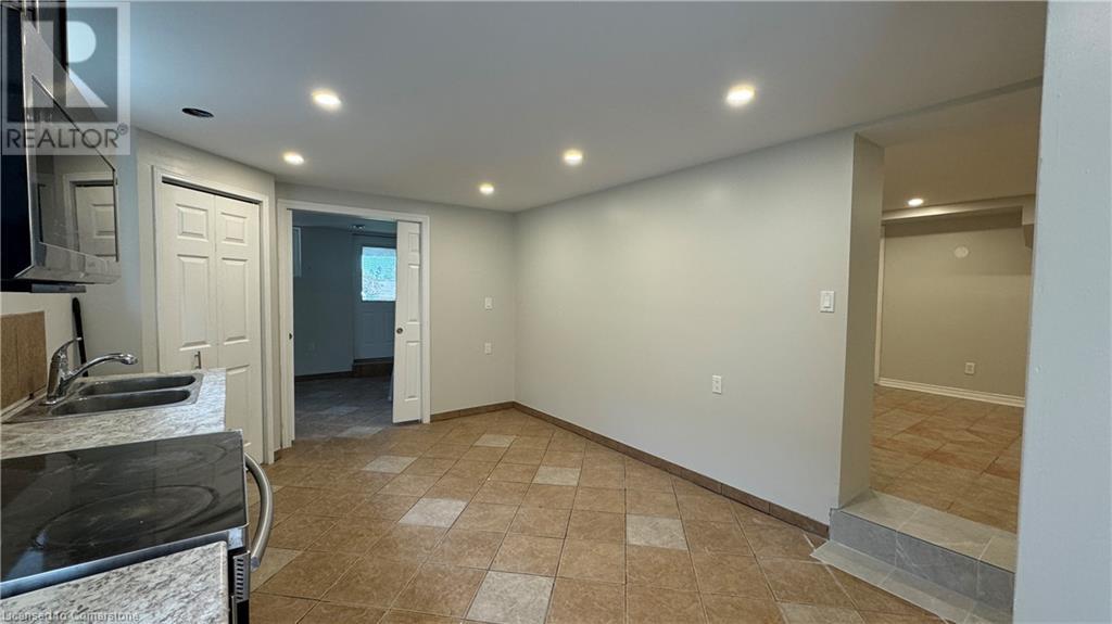 406 Erb Street W Unit# 2, Waterloo, Ontario  N2L 1W8 - Photo 3 - 40675861