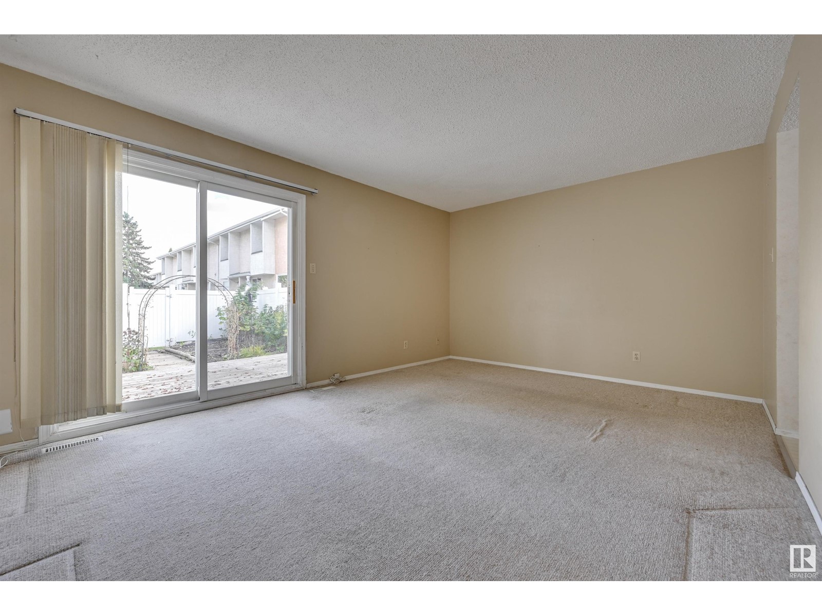 65 Lakewood Vg Nw Nw, Edmonton, Alberta  T6K 2B3 - Photo 25 - E4409133