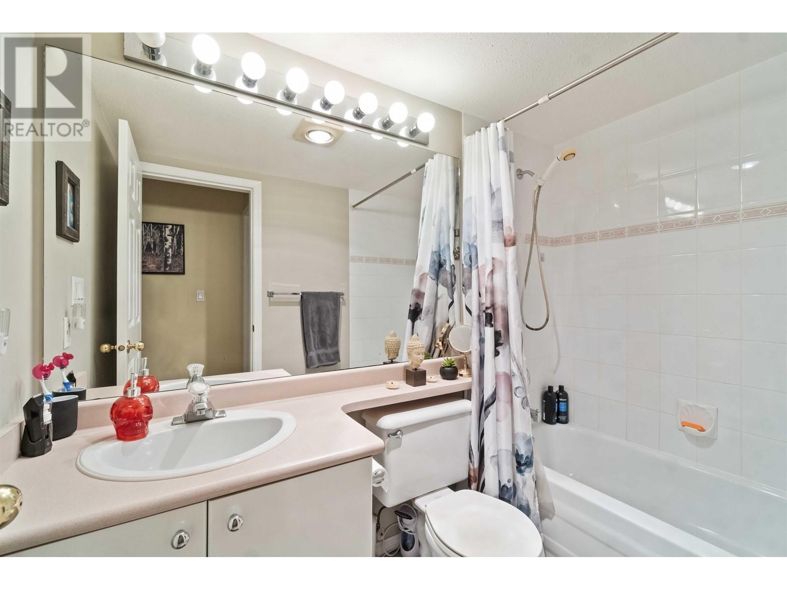 Listing Picture 17 of 20 : 202 5667 SMITH AVENUE, Burnaby / 本拿比 - 魯藝地產 Yvonne Lu Group - MLS Medallion Club Member