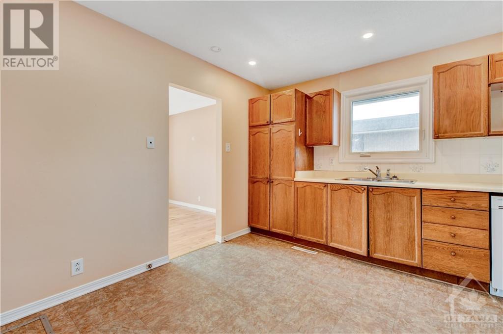 1215 Klondike Road, Ottawa, Ontario  K2W 1E1 - Photo 8 - X10442270
