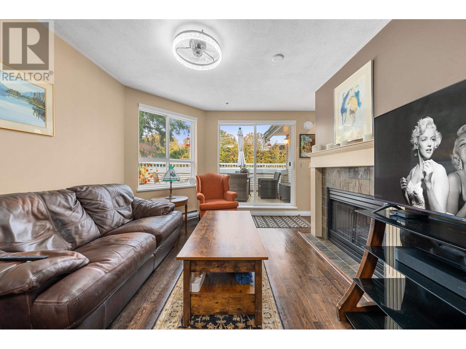 402 130 W 22nd Street, North Vancouver, British Columbia  V7M 1Z9 - Photo 4 - R2943311