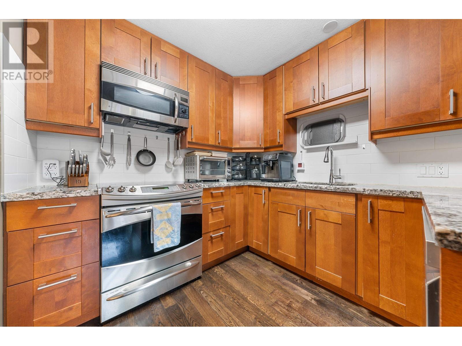 402 130 W 22nd Street, North Vancouver, British Columbia  V7M 1Z9 - Photo 6 - R2943311