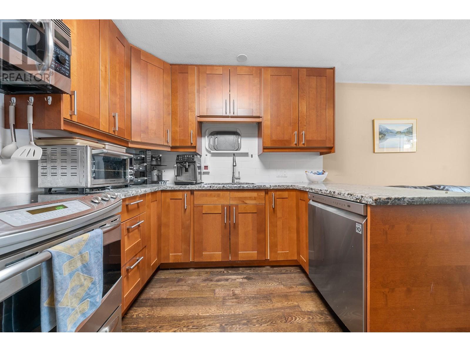 402 130 W 22nd Street, North Vancouver, British Columbia  V7M 1Z9 - Photo 8 - R2943311
