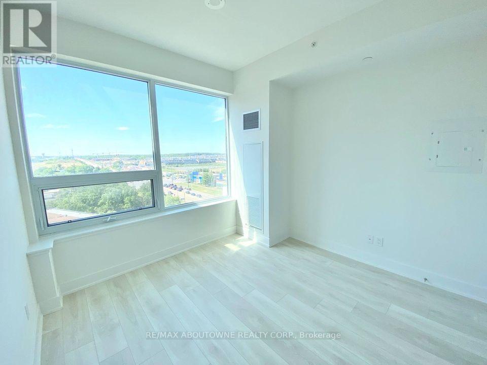 807 - 297 Oak Walk Drive, Oakville, Ontario  L6H 3R6 - Photo 6 - W10417373