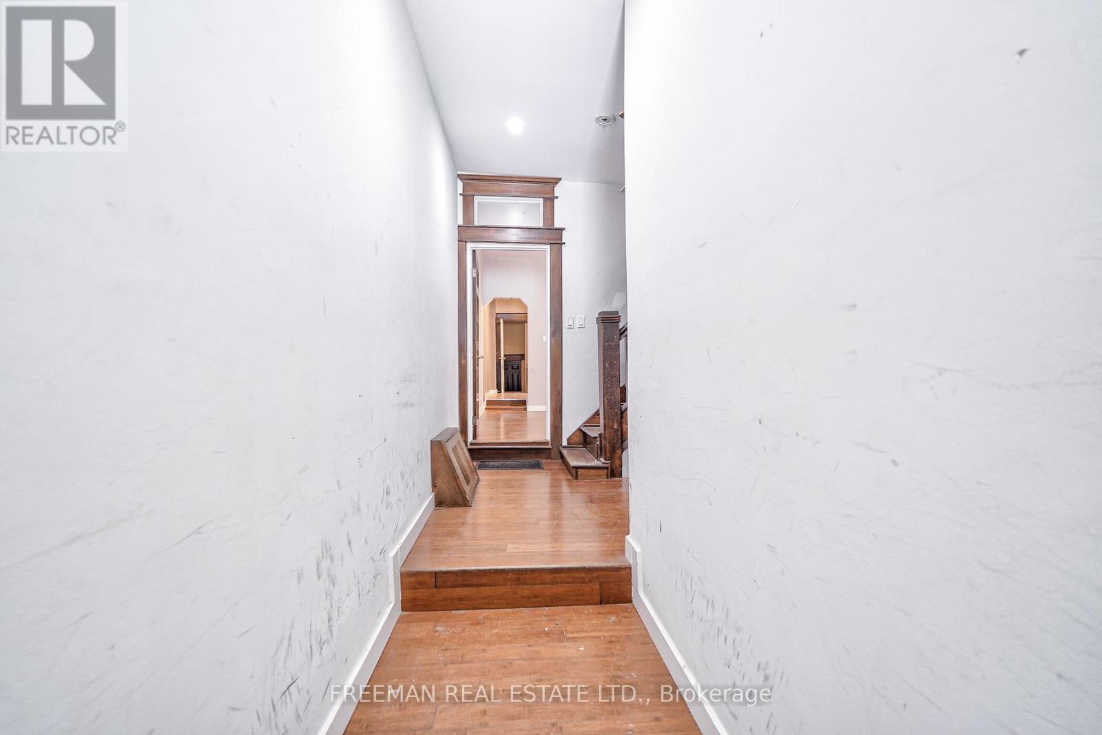 Main - 472 Crawford Street, Toronto, Ontario  M6G 3J8 - Photo 3 - C10417558