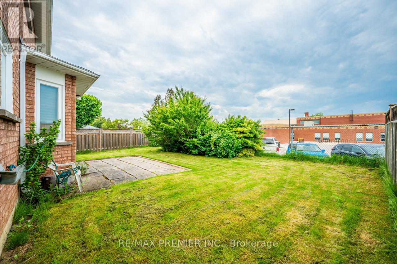 153 Father Ermanno Crescent, Vaughan, Ontario  L4L 7L6 - Photo 6 - N10417697