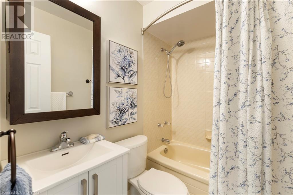 11 Waterford Crescent, Stoney Creek, Ontario  L8E 4Z8 - Photo 41 - 40676261