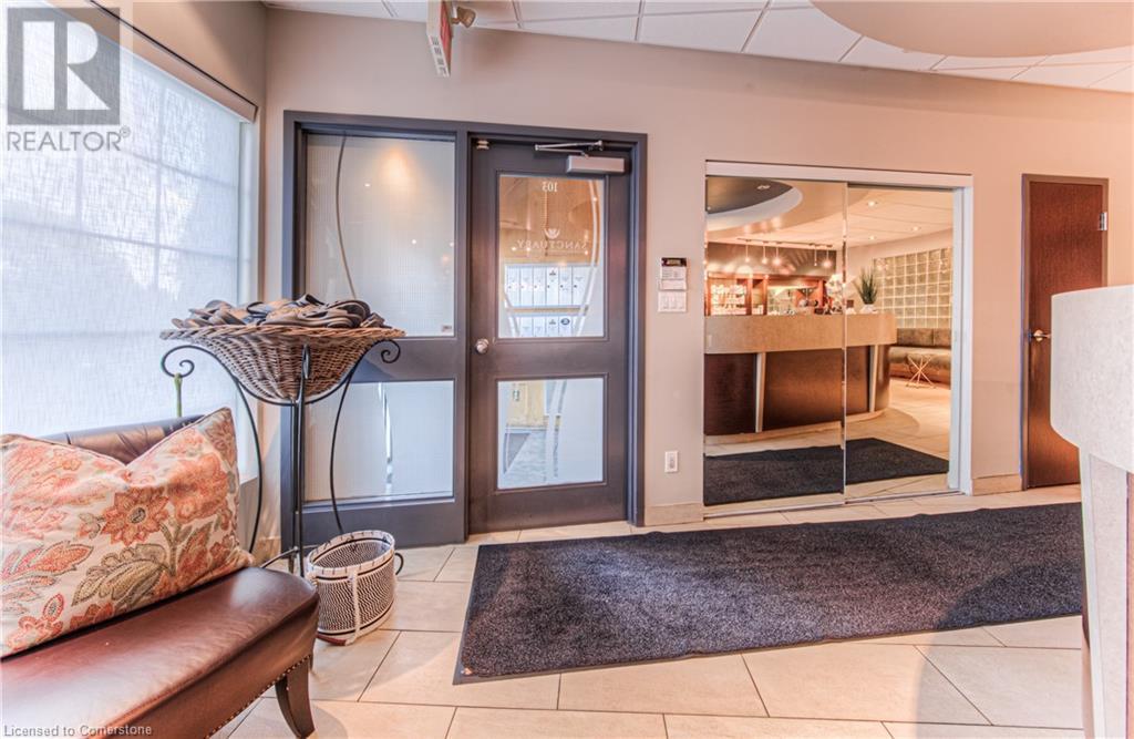 370 University Avenue E Unit# 102 & 103, Waterloo, Ontario  N2K 3N2 - Photo 2 - 40673923