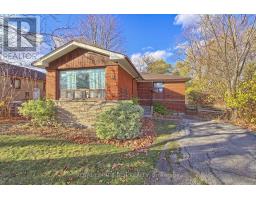 32 GRAYLEE AVENUE, Toronto, Ontario