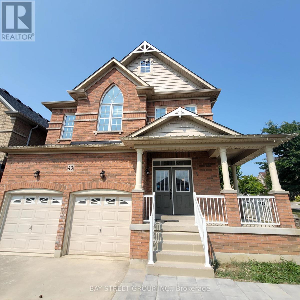 1 - 43 HEREFORDSHIRE CRESCENT, Newmarket, Ontario