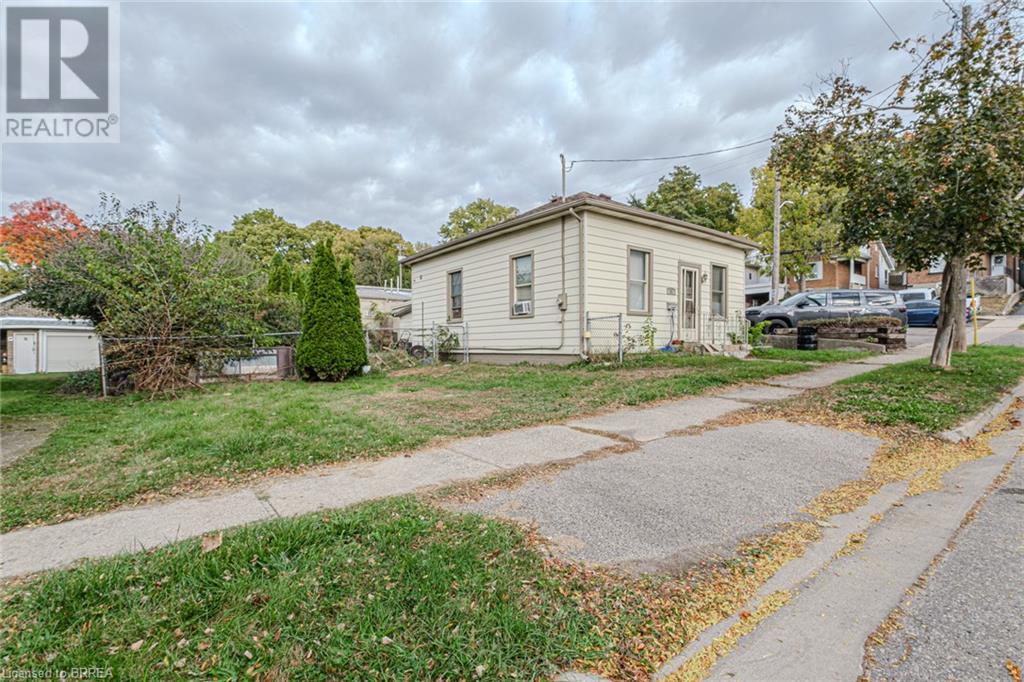 12 Ann Street, Brantford, Ontario  N3R 3X8 - Photo 4 - 40670475