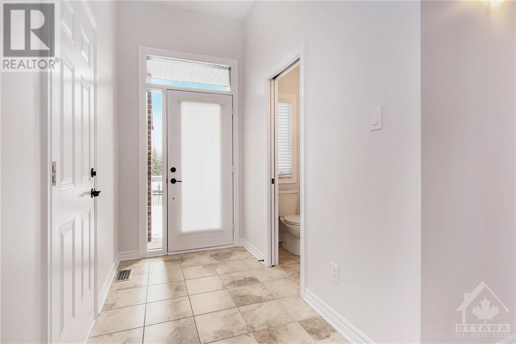 635 Whitecliffs Avenue, Ottawa, Ontario  K1V 2N4 - Photo 4 - X10419702