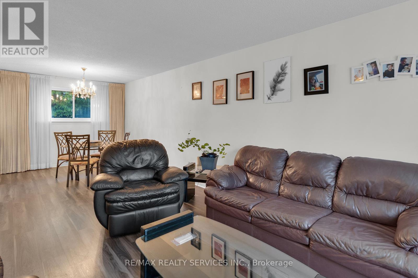 81 Glenforest Road, Brampton, Ontario  L6S 1L8 - Photo 4 - W10412037