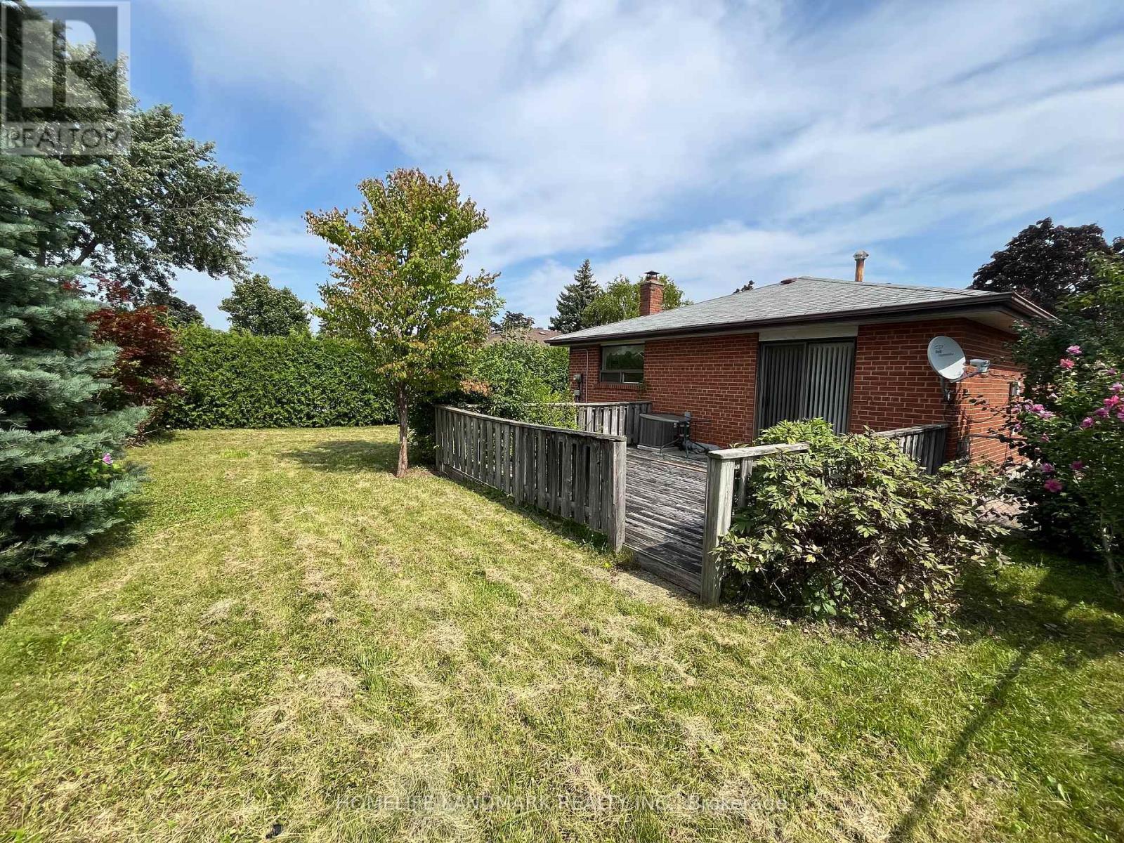 39 Langfield Crescent, Toronto, Ontario  M9V 3L6 - Photo 23 - W10418557