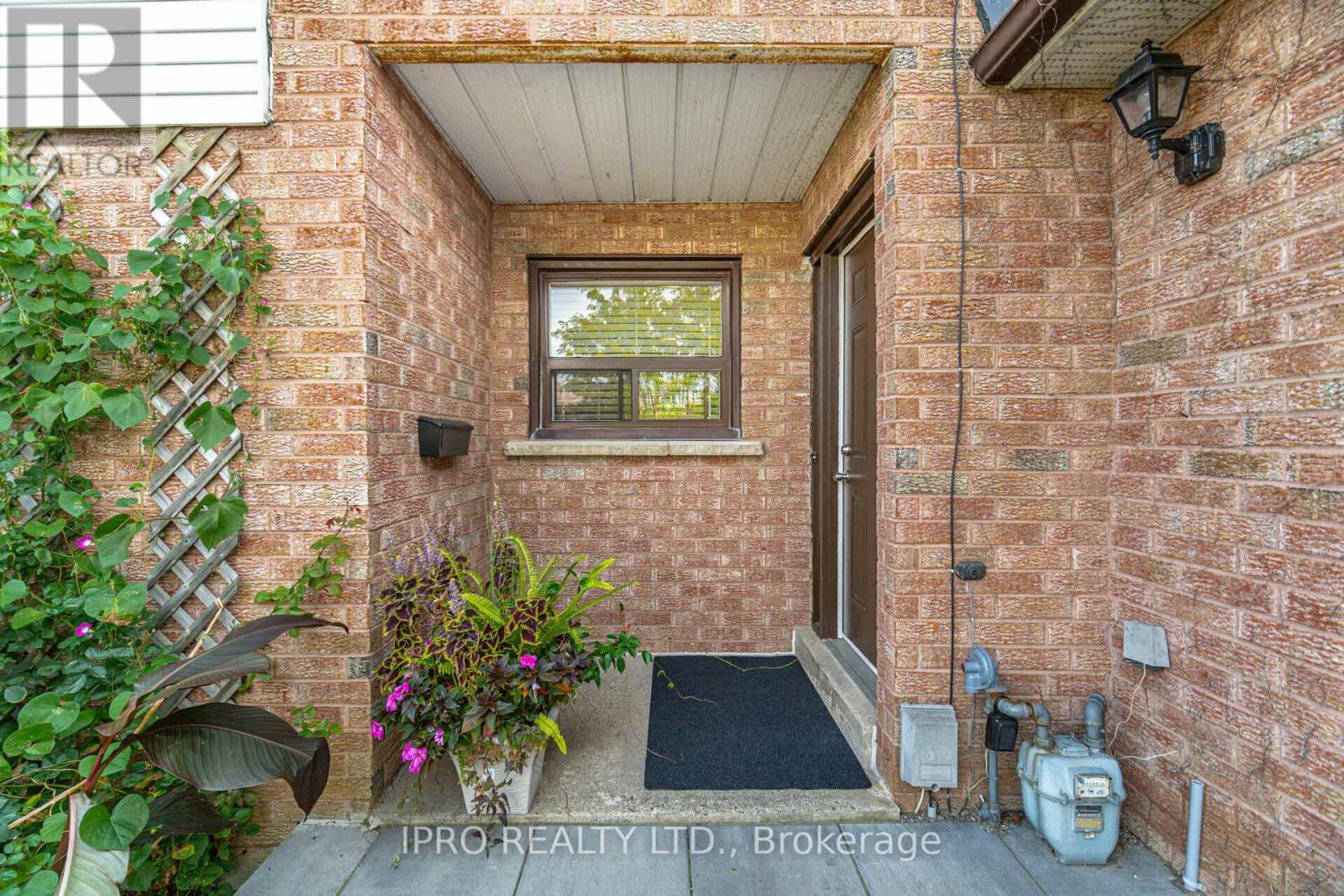 3982 Bishopstoke Lane, Mississauga, Ontario  L4Z 1J2 - Photo 3 - W10418625