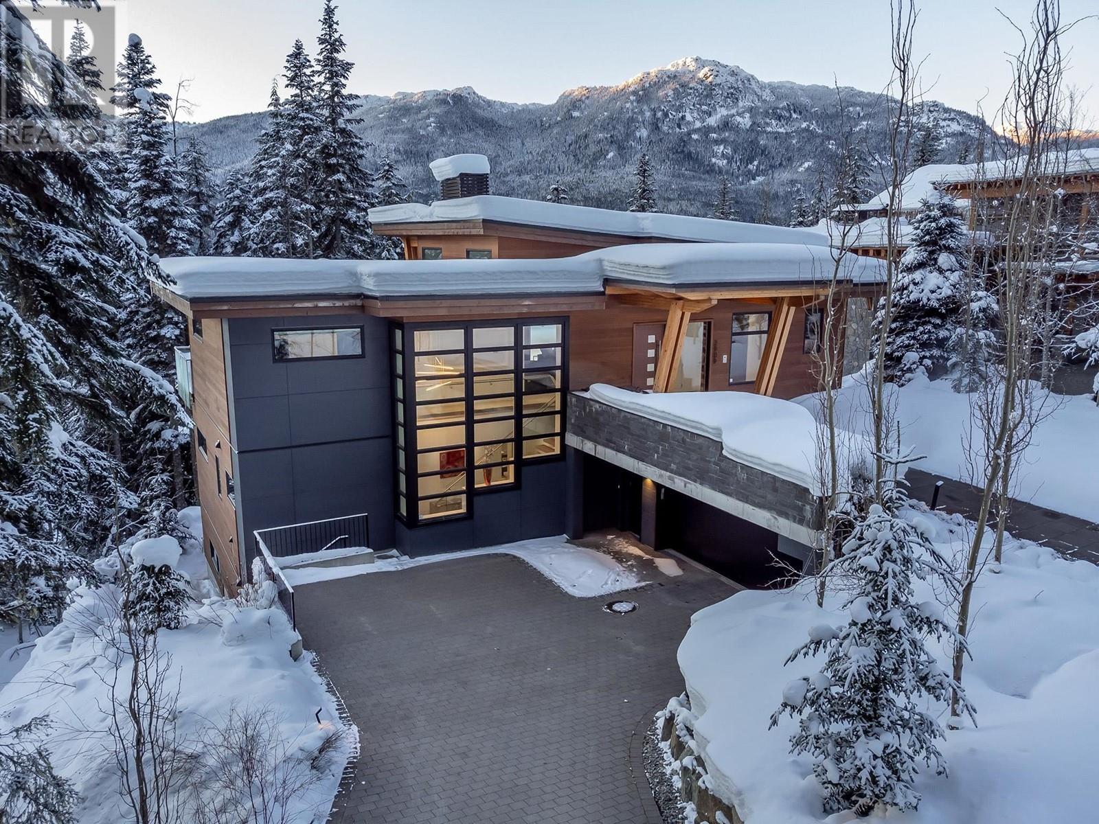 2909 Kadenwood Drive, Whistler, British Columbia  V8E 0L6 - Photo 1 - R2943348