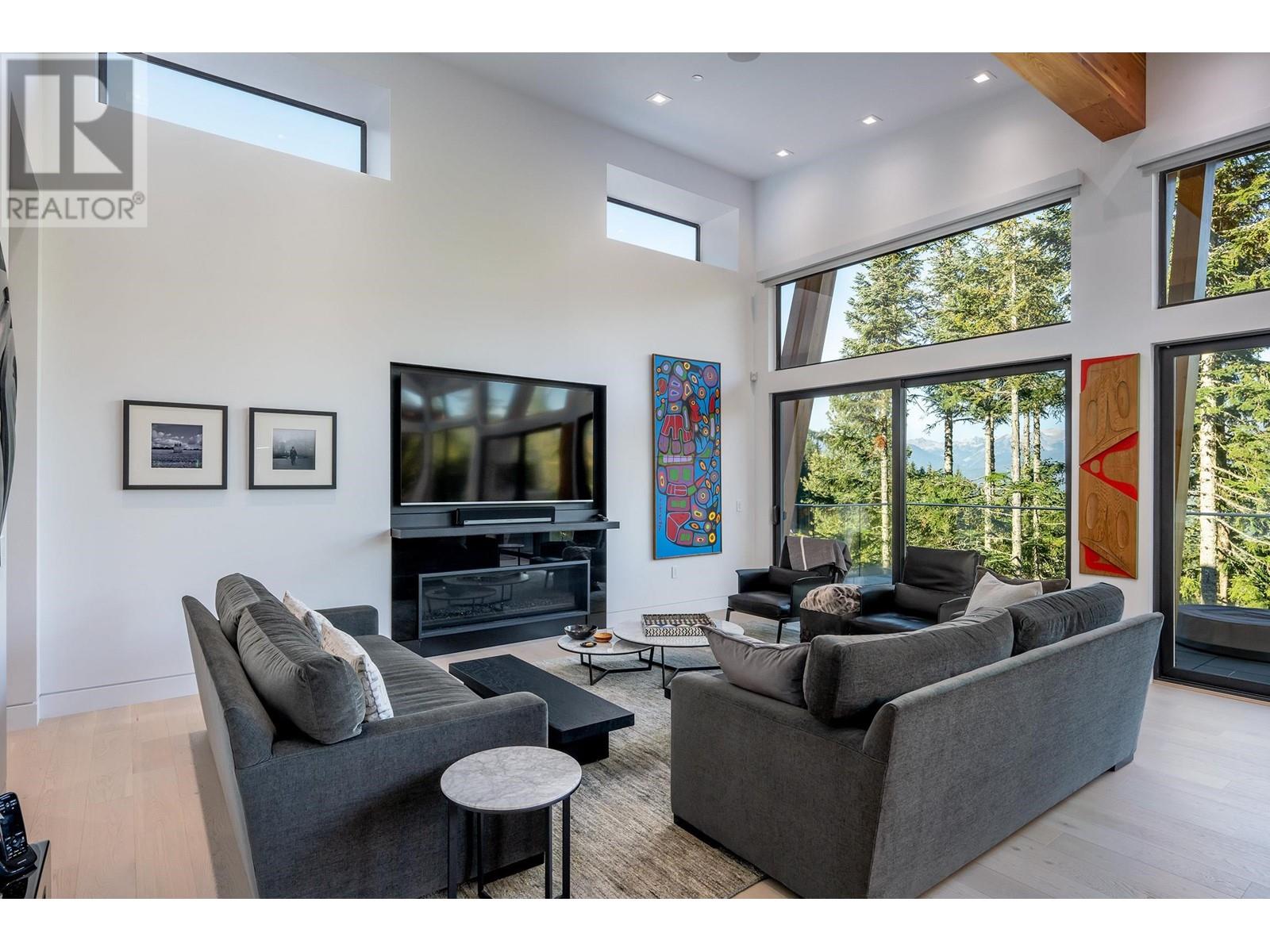 2909 Kadenwood Drive, Whistler, British Columbia  V8E 0L6 - Photo 3 - R2943348