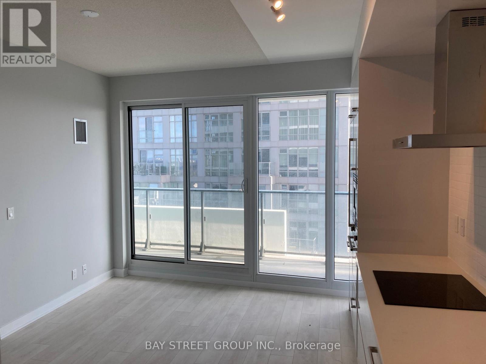 2221 Yonge Street, Toronto, Ontario  M4S 2B4 - Photo 2 - C10418779