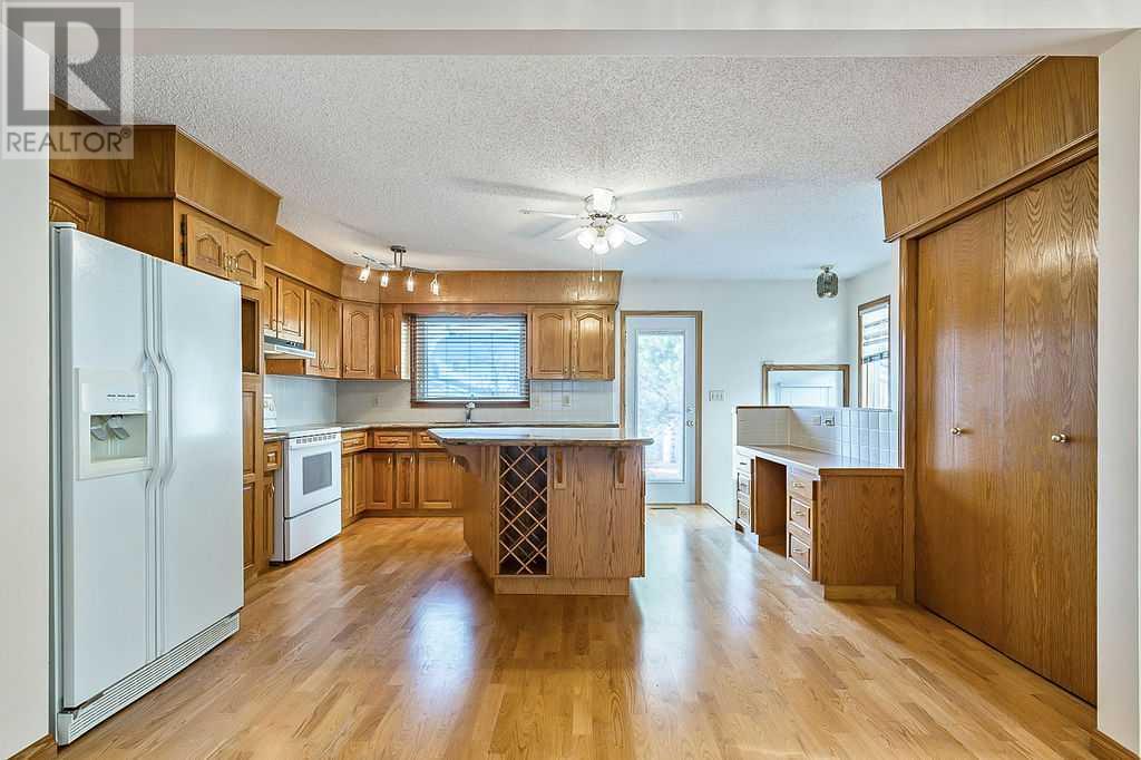 2810 Catalina Boulevard Ne, Calgary, Alberta  T1Y 6N2 - Photo 5 - A2176314