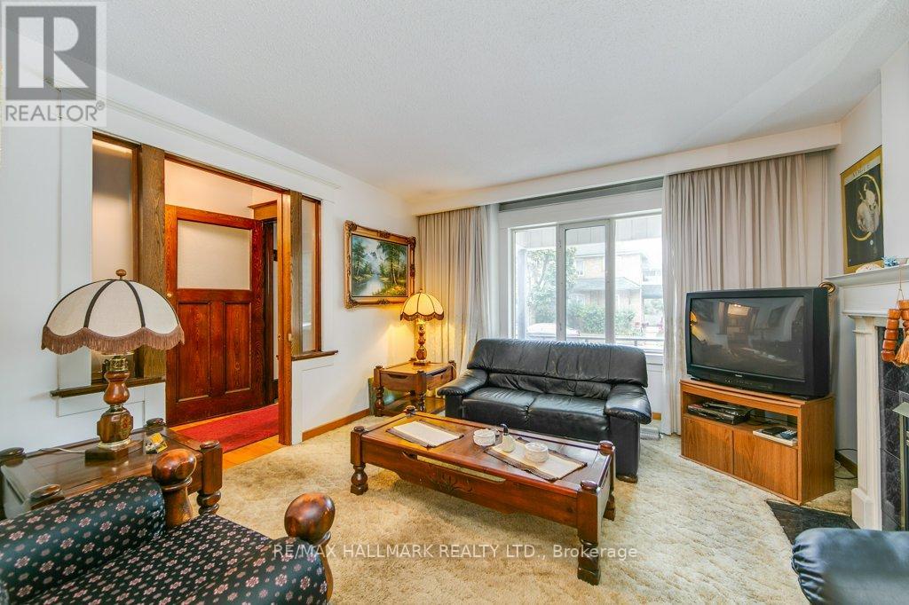 92 Fairview Avenue, Toronto, Ontario  M6P 3A4 - Photo 4 - W10419763