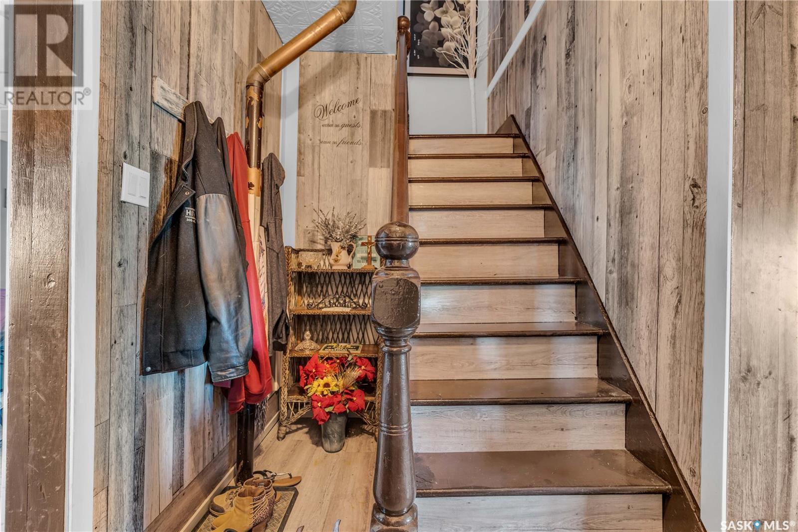 Property at 223 Railway AVENUE image 4