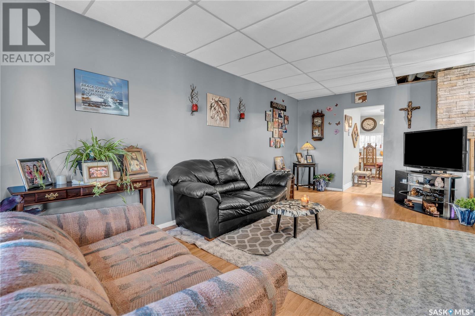 Property at 223 Railway AVENUE image 5