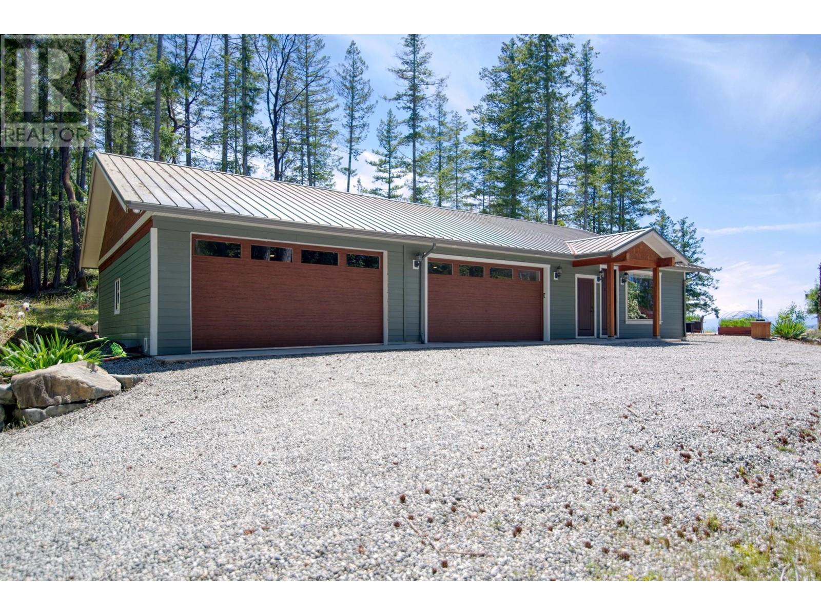 10991- 10993 Sunshine Coast Highway, Halfmoon Bay, British Columbia  V7Z 1B8 - Photo 22 - R2909321