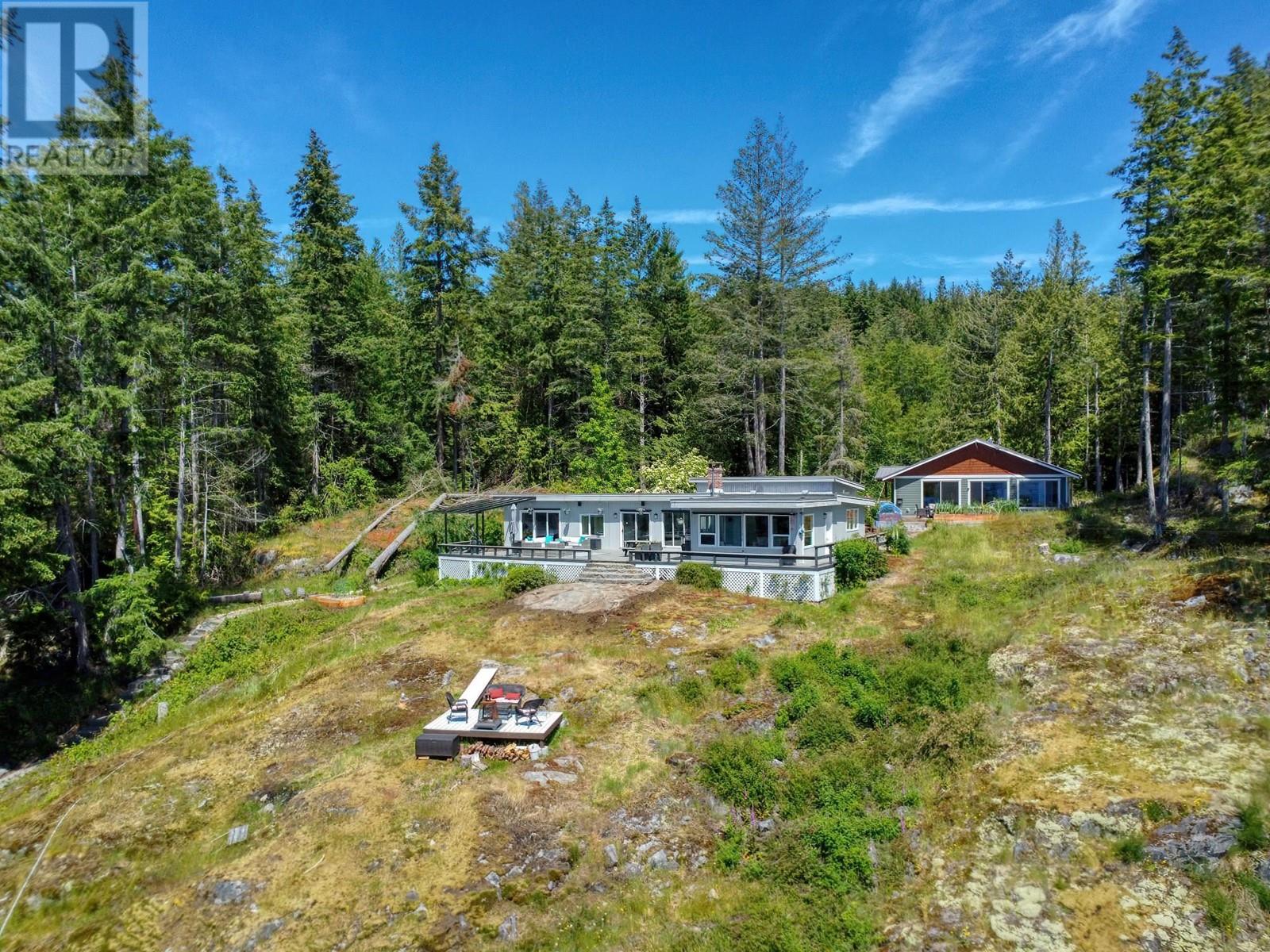 10991- 10993 Sunshine Coast Highway, Halfmoon Bay, British Columbia  V7Z 1B8 - Photo 6 - R2909321