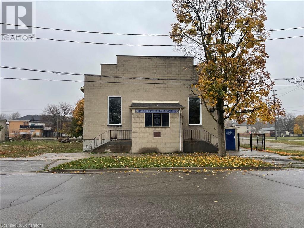 32 Marlborough Street, Brantford, Ontario  N3T 2S1 - Photo 2 - 40676422