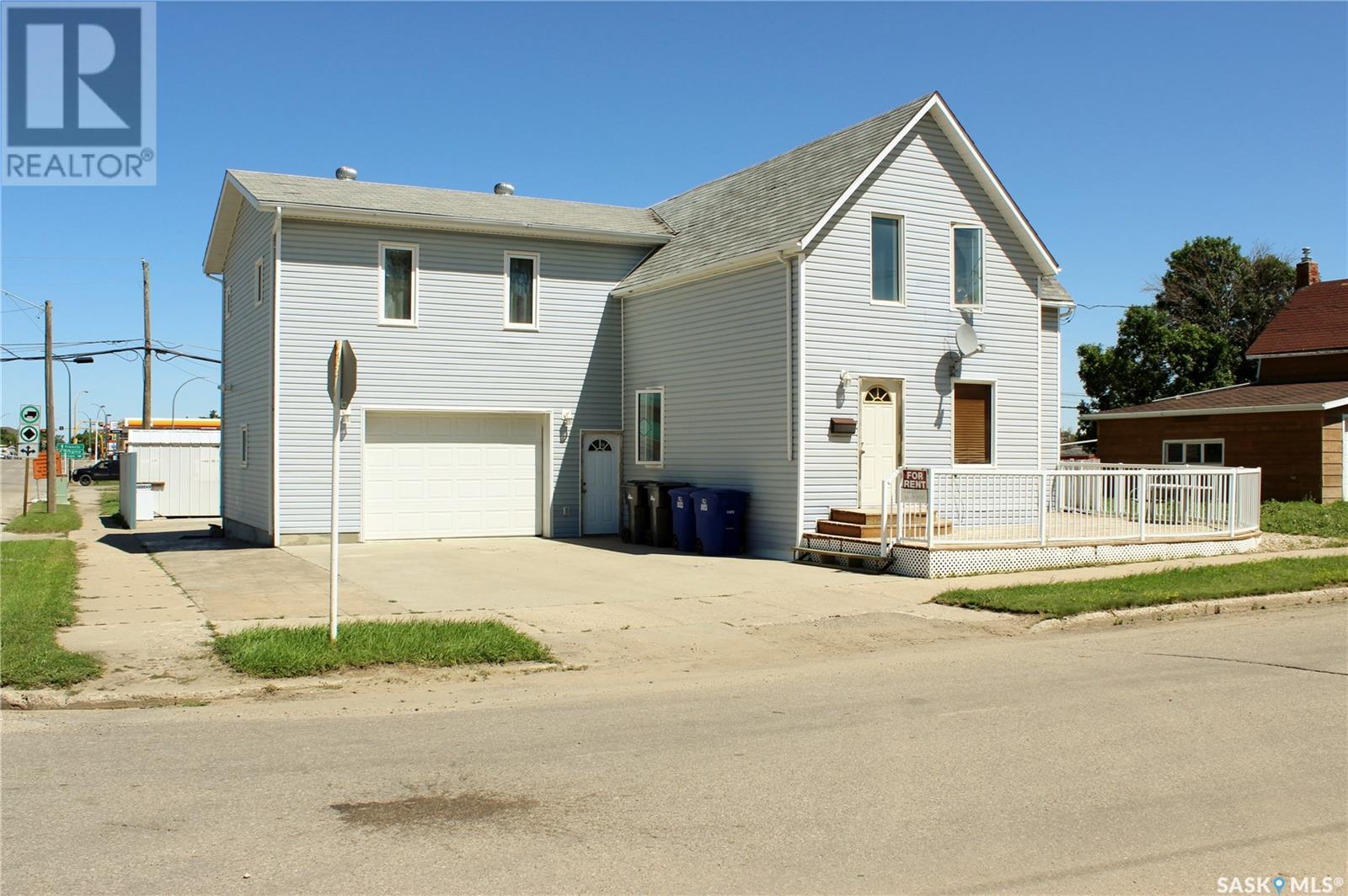 3 2nd Avenue, Weyburn, Saskatchewan  S4H 1W7 - Photo 2 - SK988029