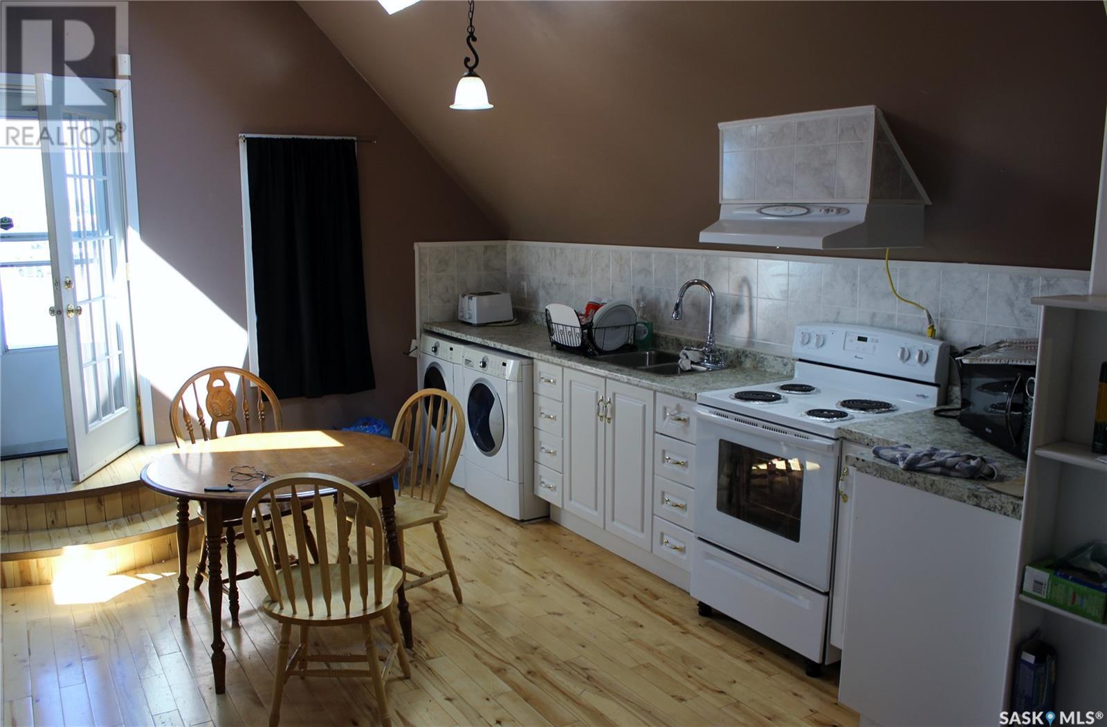 3 2nd Avenue, Weyburn, Saskatchewan  S4H 1W7 - Photo 25 - SK988029