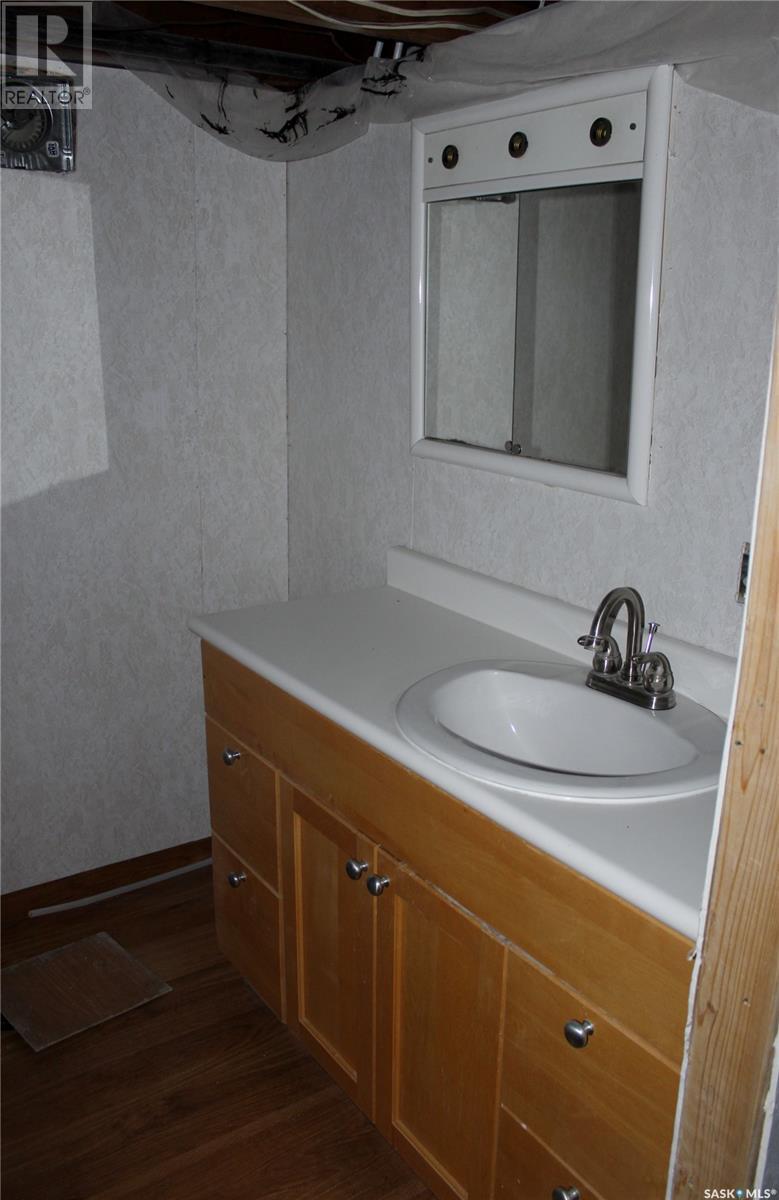 3 2nd Avenue, Weyburn, Saskatchewan  S4H 1W7 - Photo 41 - SK988029