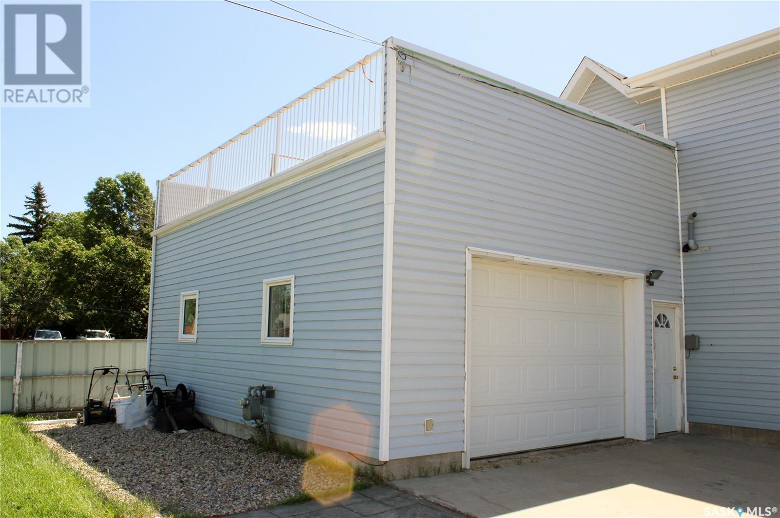 3 2nd Avenue, Weyburn, Saskatchewan  S4H 1W7 - Photo 44 - SK988029