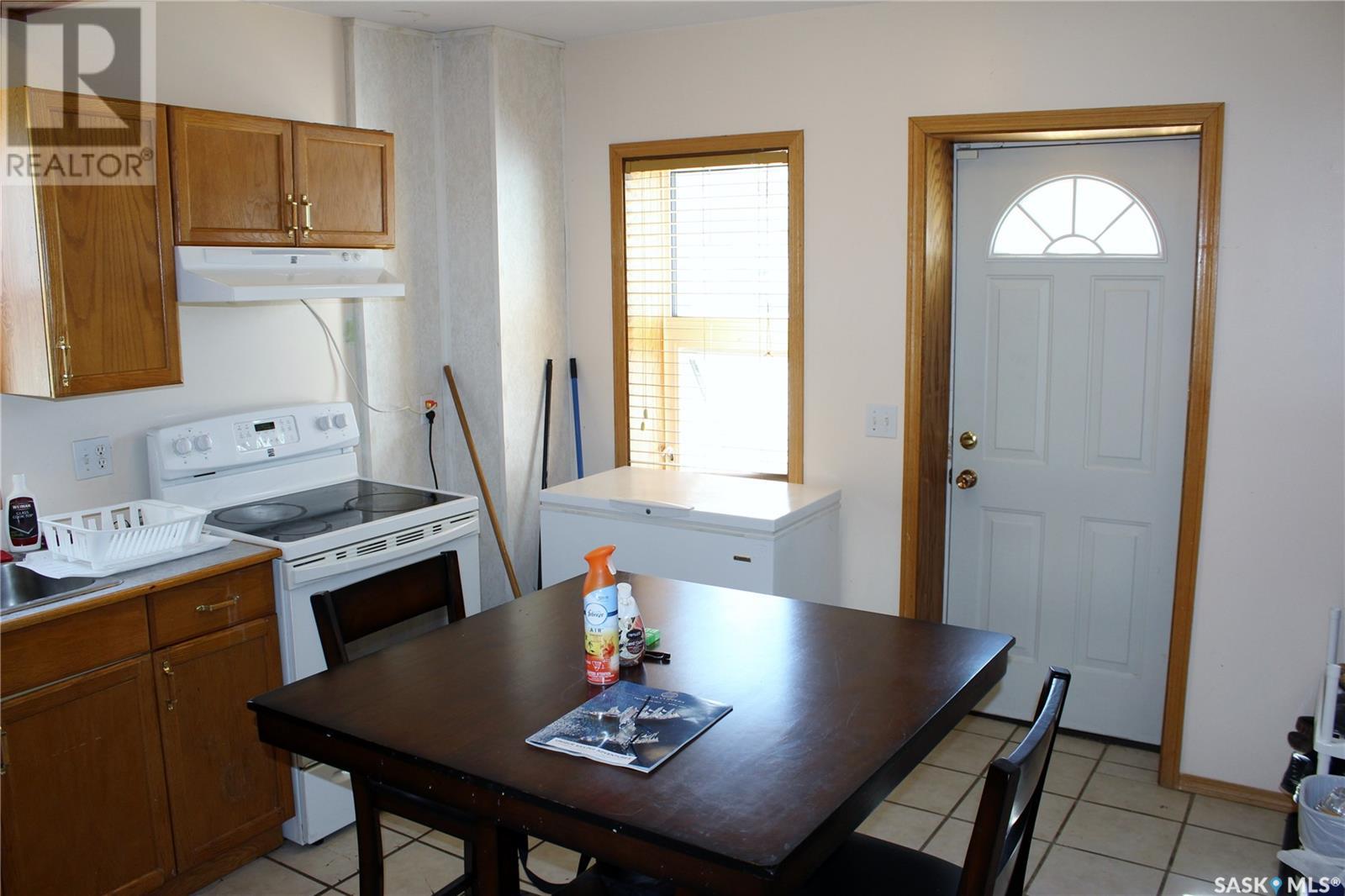 3 2nd Avenue, Weyburn, Saskatchewan  S4H 1W7 - Photo 5 - SK988029