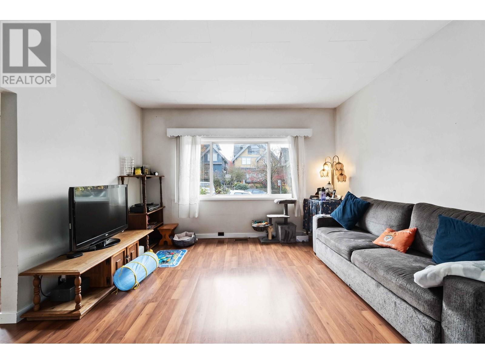 1649 Grant Street, Vancouver, British Columbia  V5L 2Y4 - Photo 7 - R2943386
