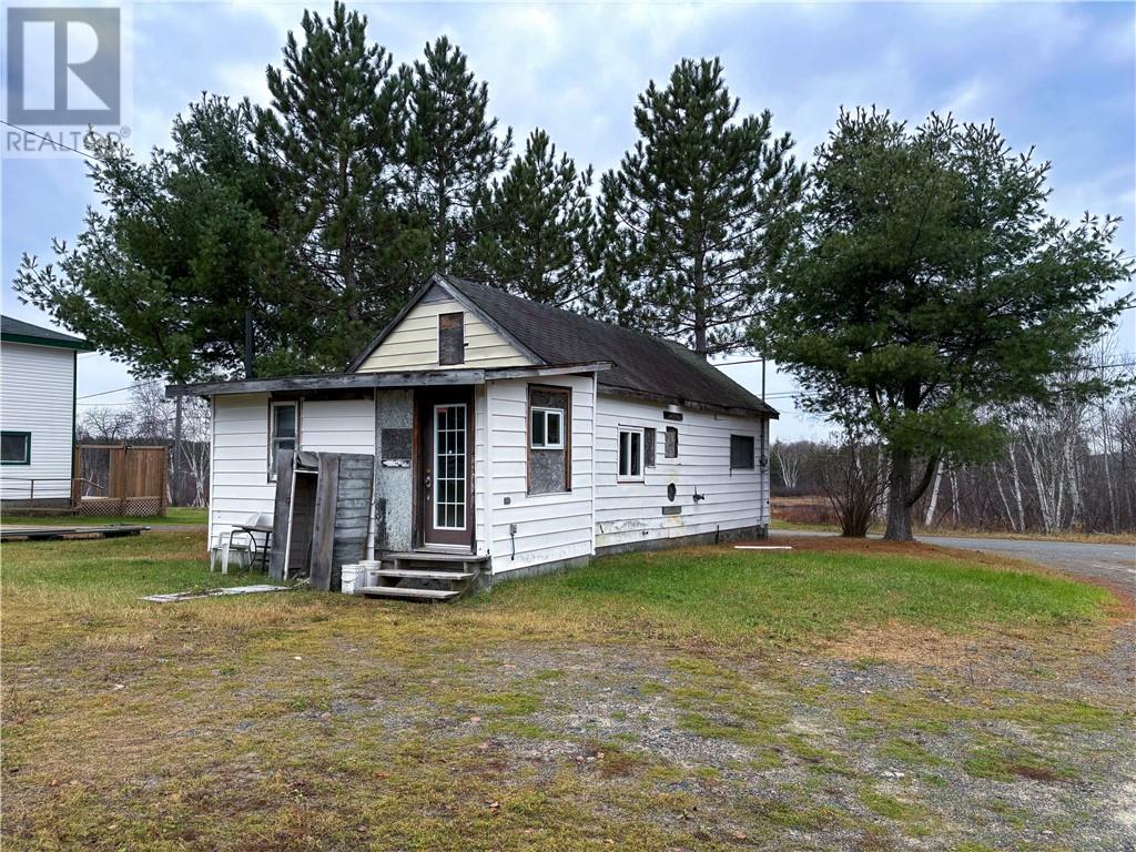 3 Lloyd, Capreol, Ontario  P0M 1H0 - Photo 2 - 2119875