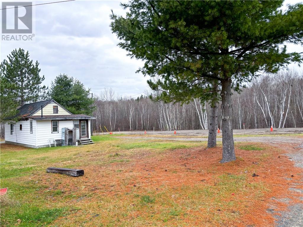 3 Lloyd, Capreol, Ontario  P0M 1H0 - Photo 7 - 2119875
