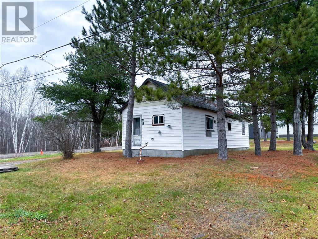 3 Lloyd, Capreol, Ontario  P0M 1H0 - Photo 8 - 2119875