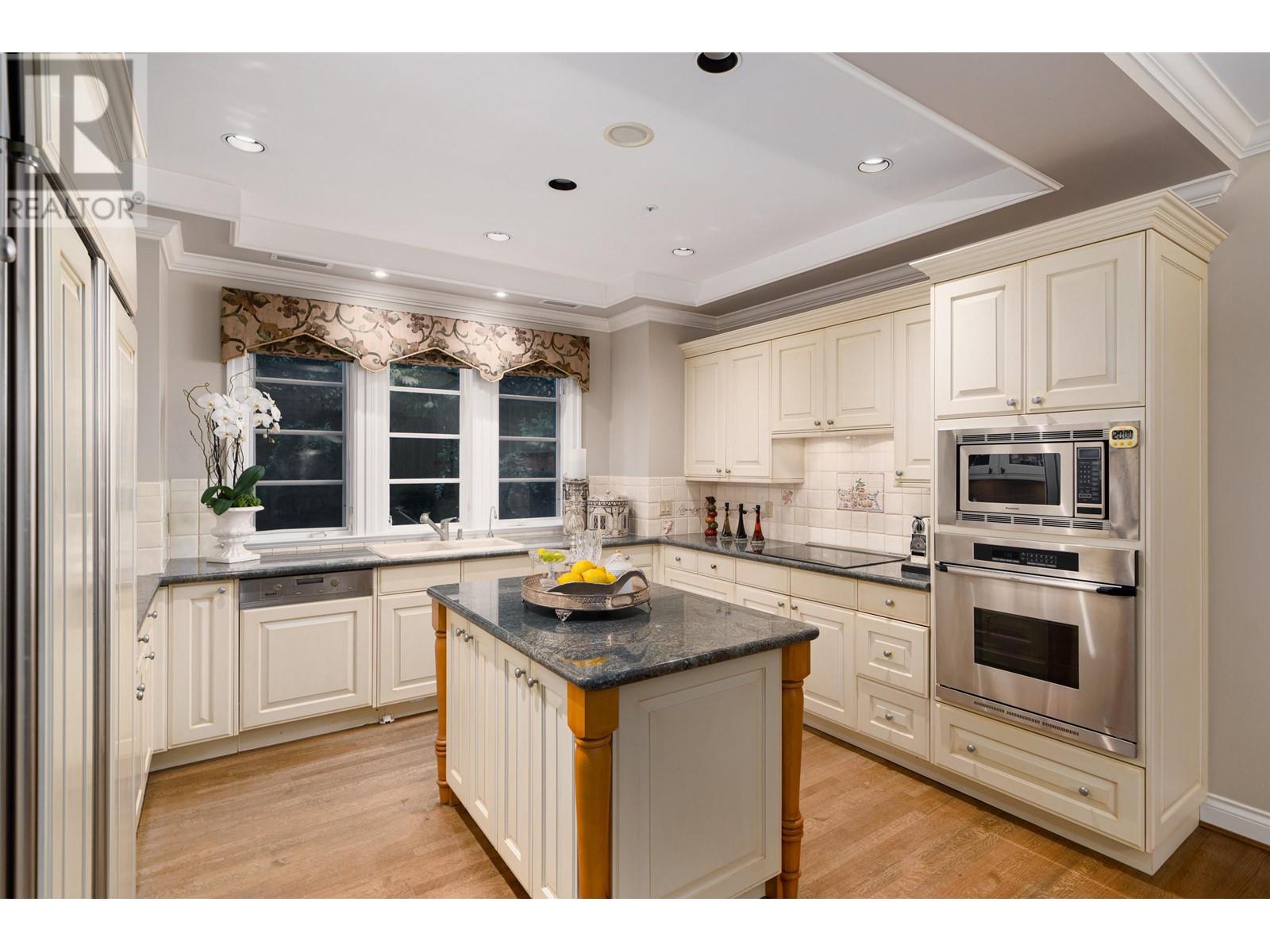 Listing Picture 11 of 40 : 1638 MARPOLE AVENUE, Vancouver / 溫哥華 - 魯藝地產 Yvonne Lu Group - MLS Medallion Club Member