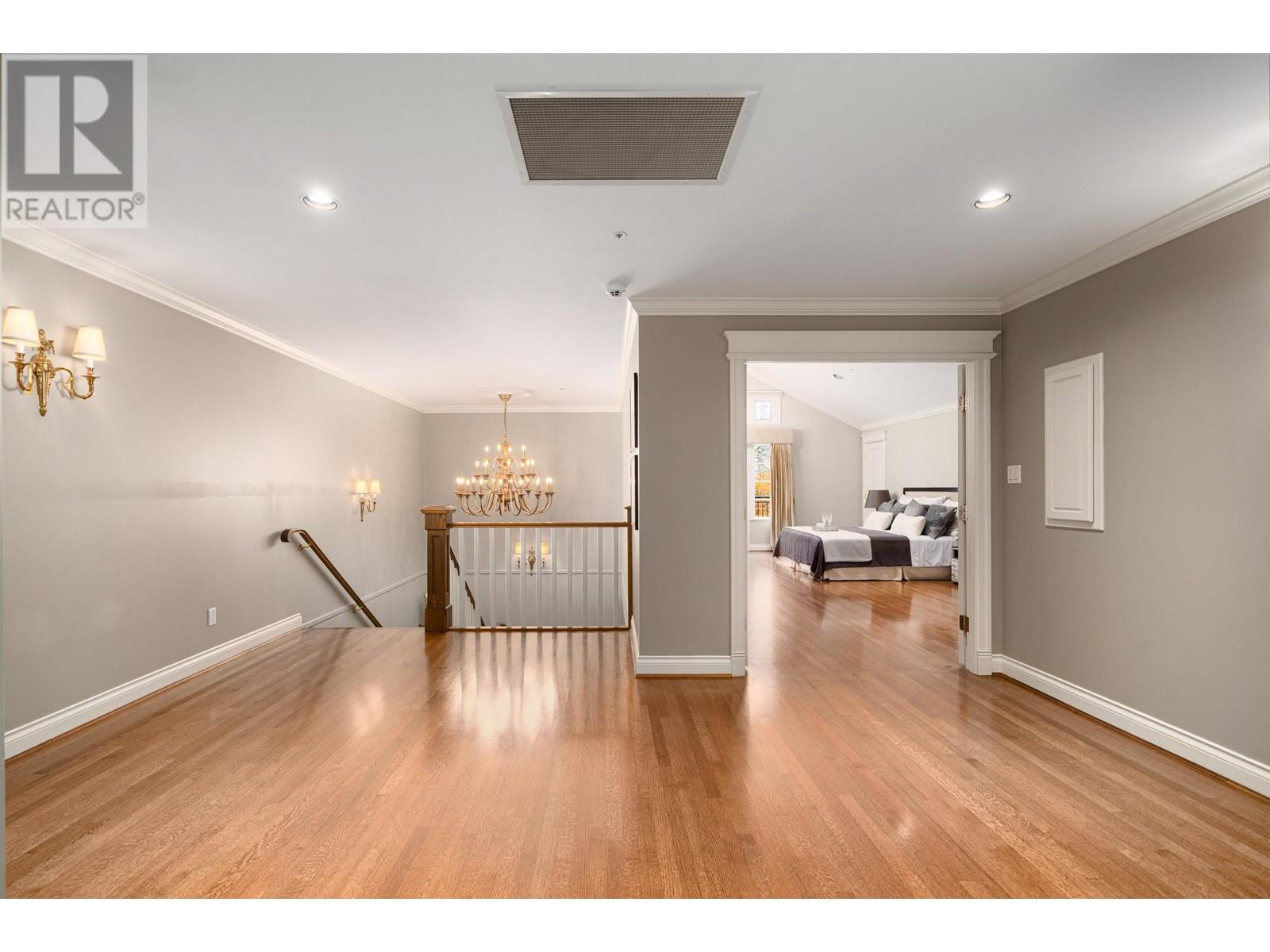 Listing Picture 17 of 40 : 1638 MARPOLE AVENUE, Vancouver / 溫哥華 - 魯藝地產 Yvonne Lu Group - MLS Medallion Club Member