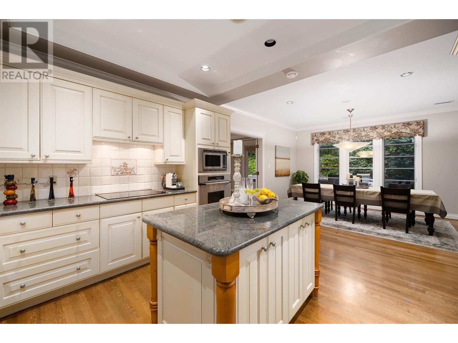 Listing Picture 13 of 40 : 1638 MARPOLE AVENUE, Vancouver / 溫哥華 - 魯藝地產 Yvonne Lu Group - MLS Medallion Club Member